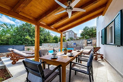 Elegante rifugio costiero a Lukoran