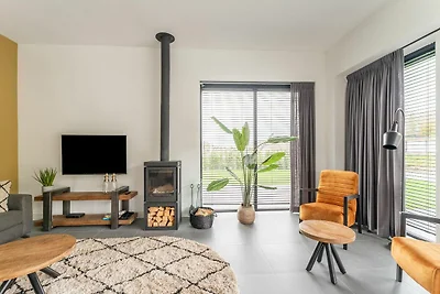 Villa am Wasser, Wald und Golfclub