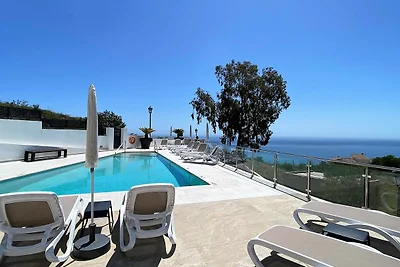 Appartement in Nerja met Uitzicht op Zee