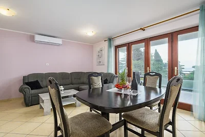 Charming Lovran Apartments with Wonderful Sea...