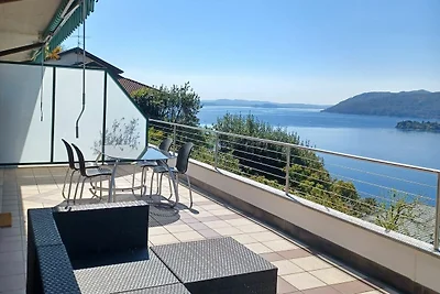 Appartamento a Verbania con vista lago