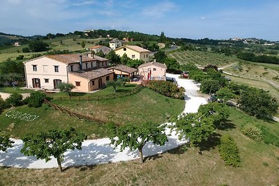 Casa colonica con piscina in comune