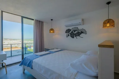 Villa in Kalkan mit Schwimmbecken