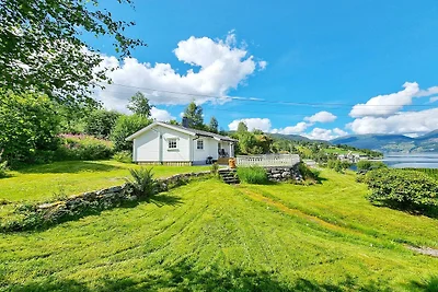 4 personas casa en Utvik-By Traum