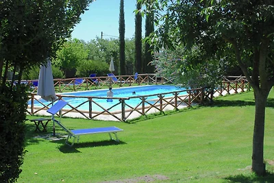 Appartamento con piscina a Marsciano