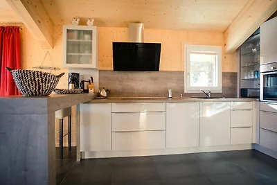 Lebhaftes Chalet mit Whirlpool