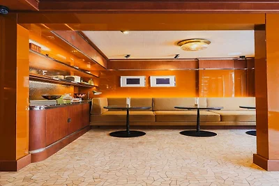 Vertraulicher Raum 4, nur einen Steinwurf vom...