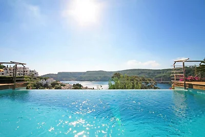 Haus mit großem Garten und privatem Pool