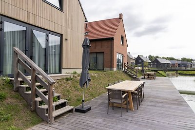 Luxe villa met sauna, gelegen aan het water, ...