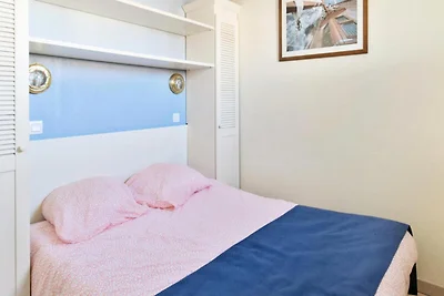 Marineblaue Residenz mit zwei Zimmern