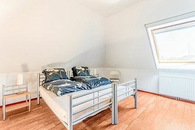 Ruime familievilla in Zeewolde met deels omhe...