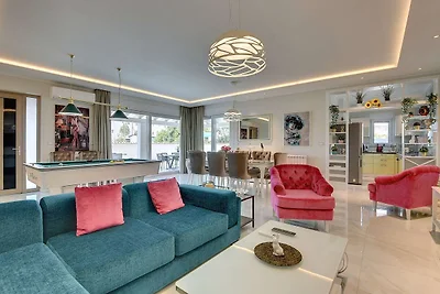 Villa con piscina a Premantura