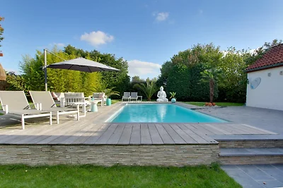 Schöne ländliche Villa mit schönem Pool