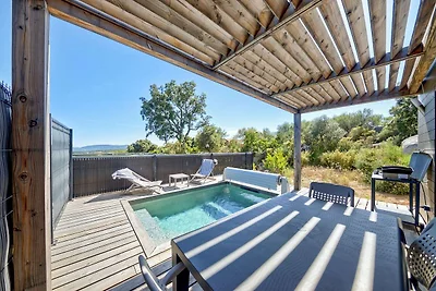 Kleine Villa mit eigenem Pool in Residenz Les...
