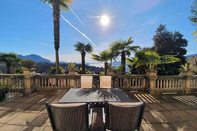 Wohnung in historischer Villa mit Seeblick in...