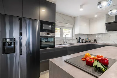 Luxusvilla mit Pool und Whirlpool