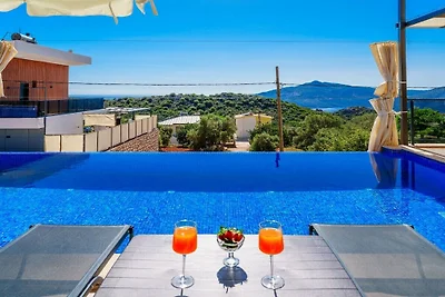 Villa in Kalkan mit Schwimmbecken