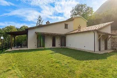 Modernes Ferienhaus mit privatem Pool