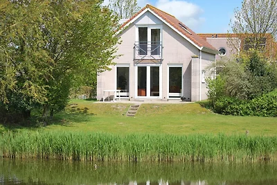 Bungalow am Wasser in Makkum mit Anlegestelle