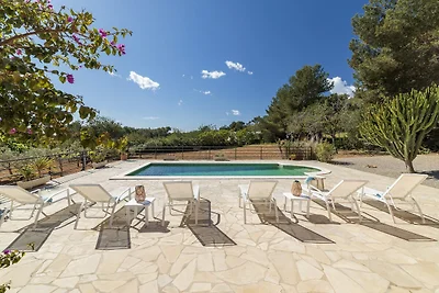 Schöne Villa in Sant Carles mit Pool