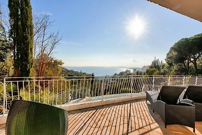 Villa mit Pool und Meerblick an der Côte...