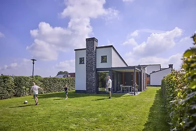 Stijlvolle villa met overdekt terras in...