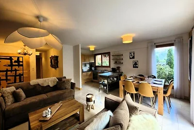 Große ebenerdige Wohnung mit Terrasse