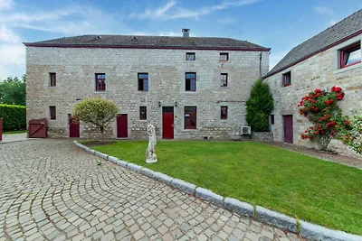 Piacevole casa vacanze con barbeque a Hotton