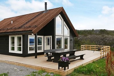 6 person holiday home in Kalvåg