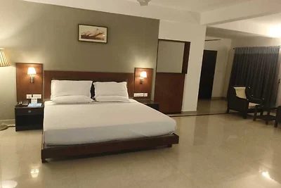 Hotel O Kazhakuttam Railway Station