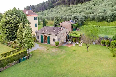 Villa in Toscane bij Lucca met Zwembad
