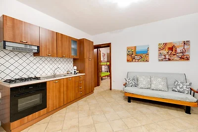 Con espacio exterior privado y aparcamiento.