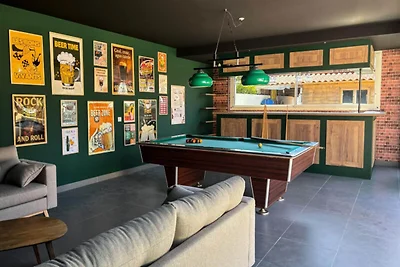 Villa im Grünen mit Whirlpool