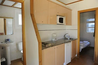 Holzbungalow auf einem Campingplatz