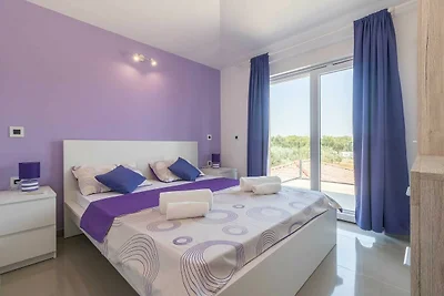 Luxuriöse Villa in Valtura mit privatem Pool