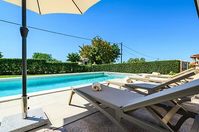 Premium-Apartment mit privatem Pool