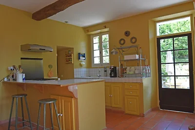 Ampia casa vacanze con piscina a Le Var