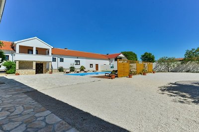 Villa in Zadar mit Schwimmbecken