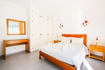 Villa in der Nähe des Strandes von São Rafael...