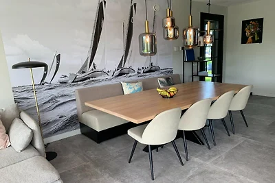 Villa in Balk met eigen aanlegsteiger