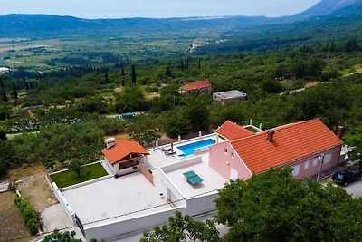 Villa in Gruda mit Swimmingpool