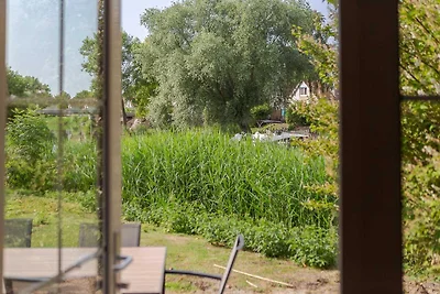 Strandvilla mit Garten und Zugang zum Wasser