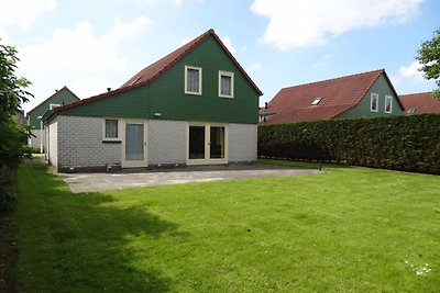 Geräumiges Ferienhaus mit Sauna in Strandnähe