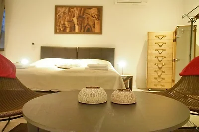 Studio Apartment (Elegant)