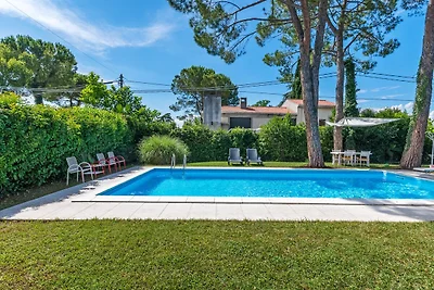 Großzügige Villa am Gardasee mit privatem Poo...