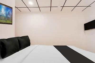 Super Hotel O Vazhakkala