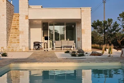 Villa in jahrhundertealtem Olivenhain