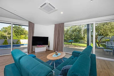 Villa met zwembad, speelkamer en tuin