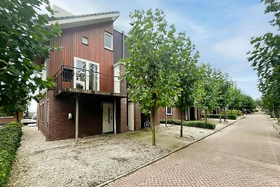 Apartment am Seeufer in Uitgeest für 6...