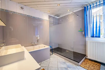 Huis in Koksijde bij Zee en Winkels